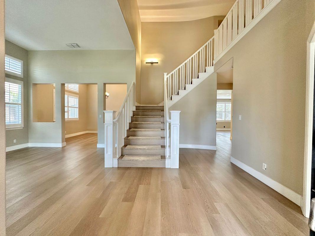 694 Andrew Ct - Photo 3 of 48