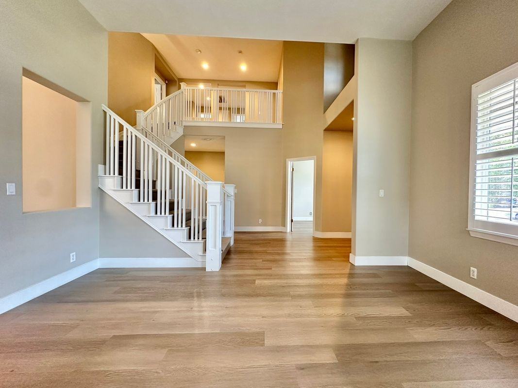 694 Andrew Ct - Photo 5 of 48