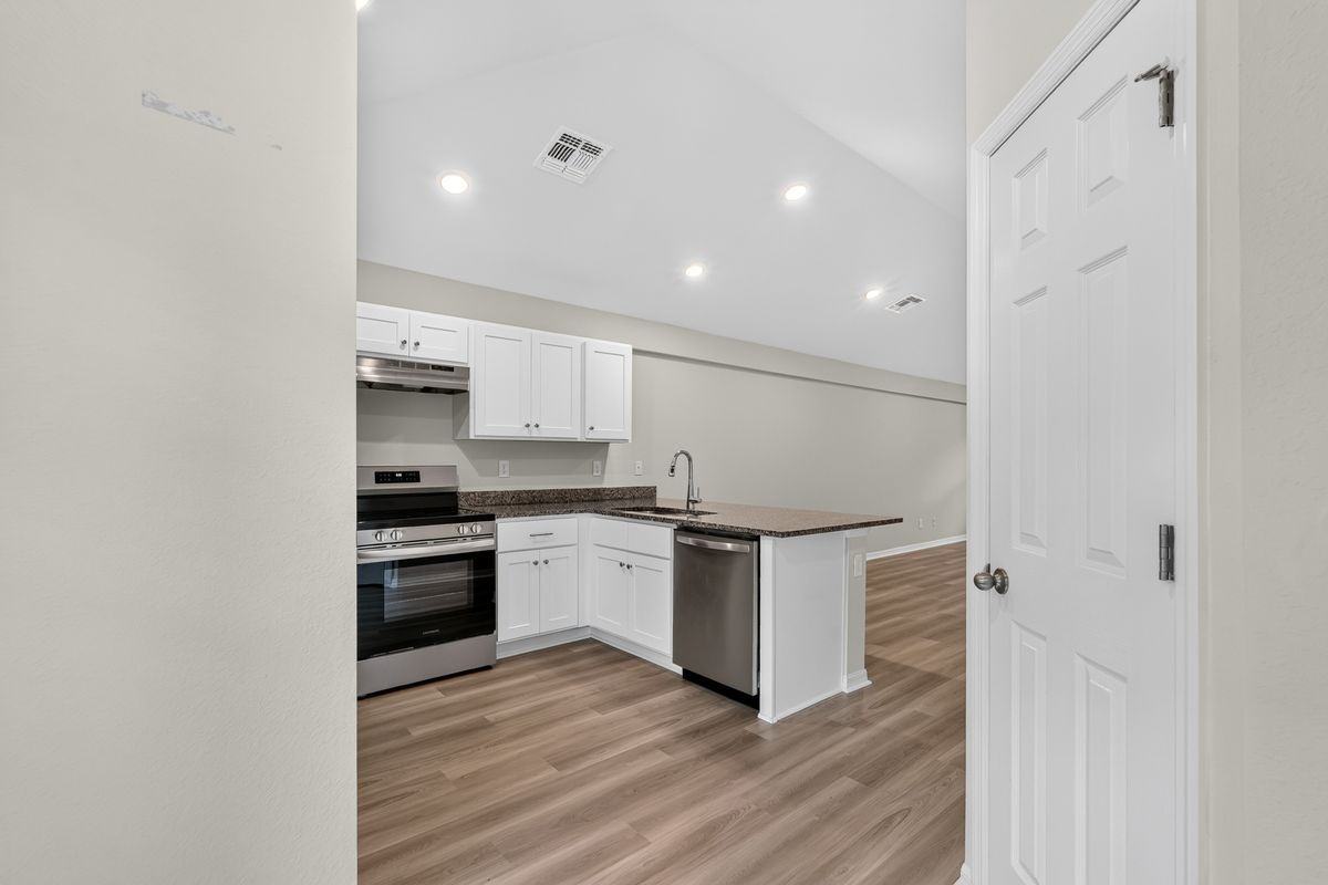 2094 Hilton St - Photo 4 of 11