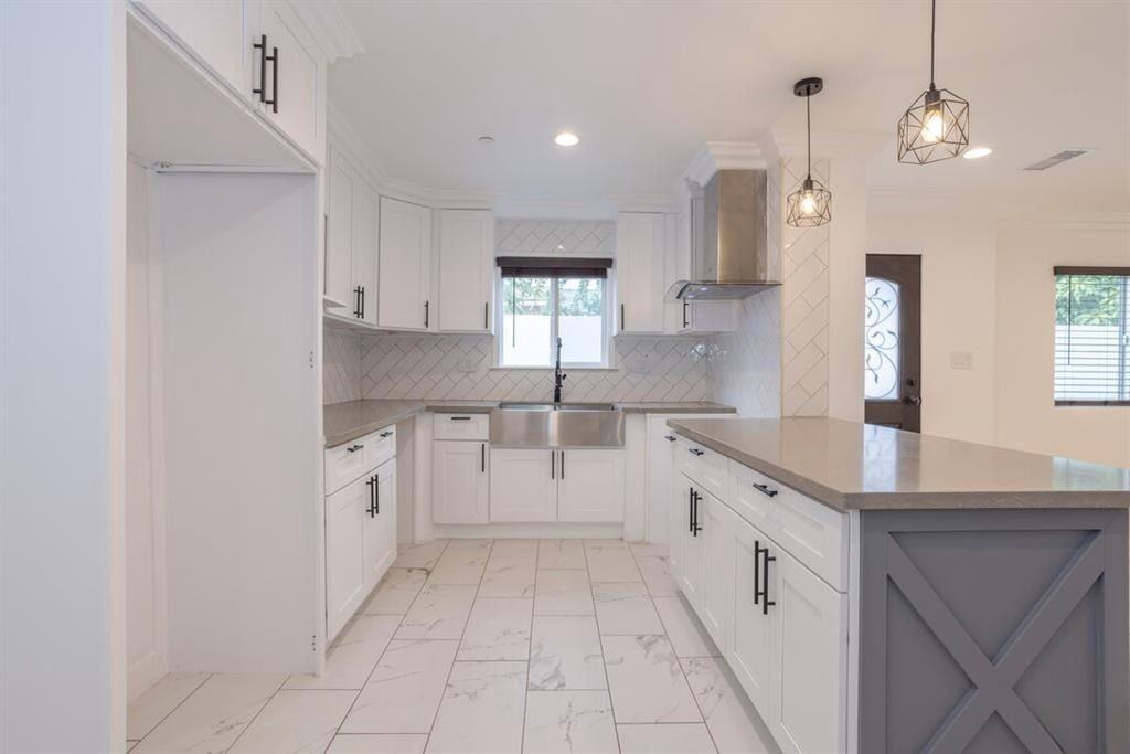1033 S Bonnie Beach Pl - Photo 5 of 13