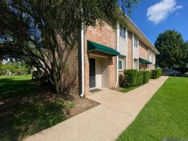featured image of 913 W Rothland St ##6-D