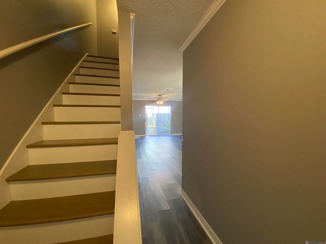 913 W Rothland St ##6-D - Photo 2 of 15