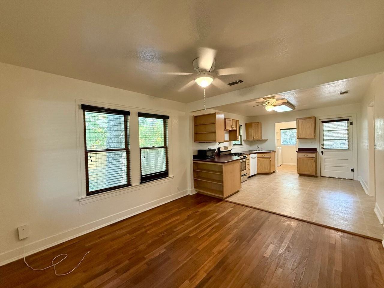 4709 Avenue H - Photo 2 of 14