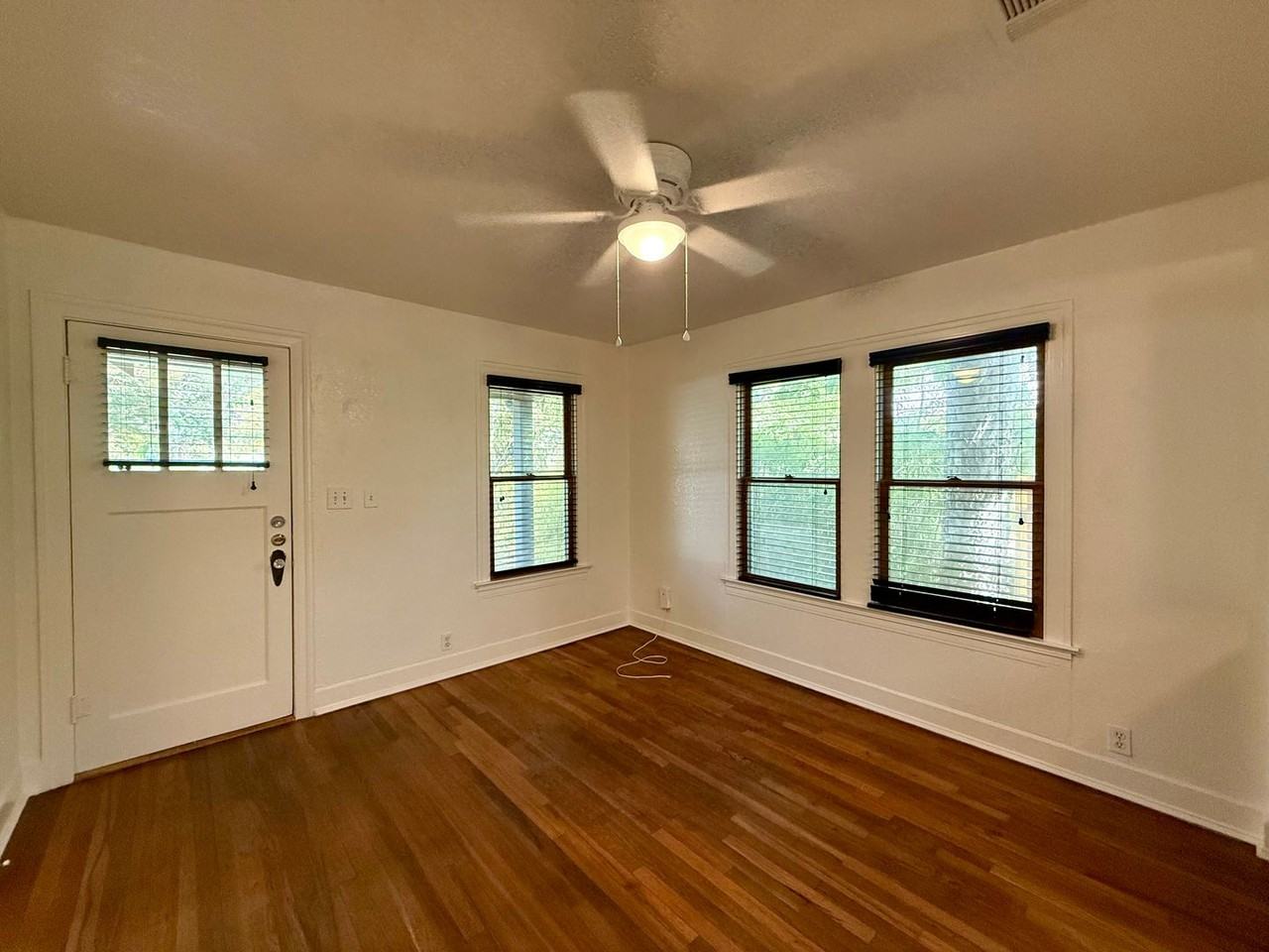 4709 Avenue H - Photo 3 of 14