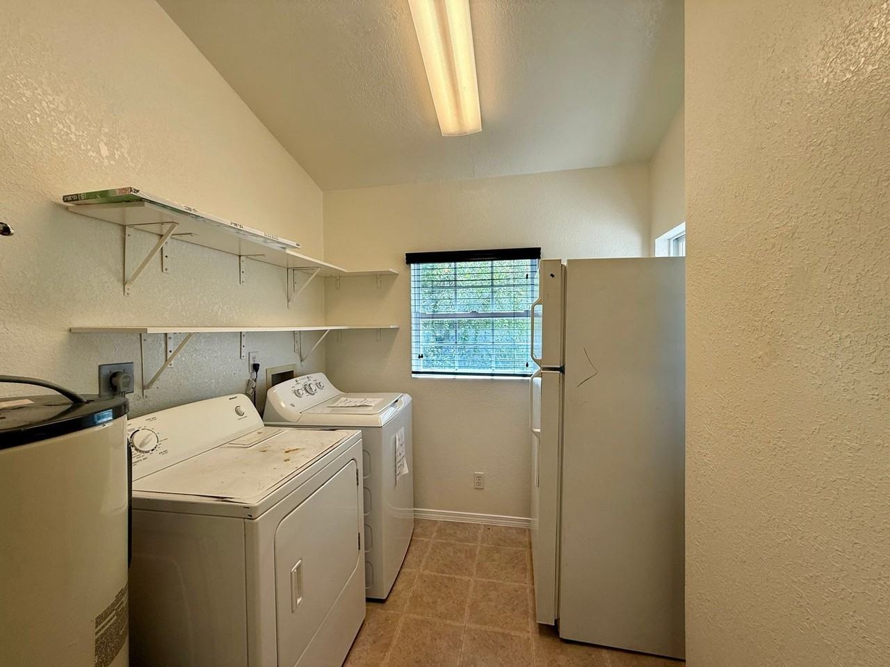 4709 Avenue H - Photo 6 of 14