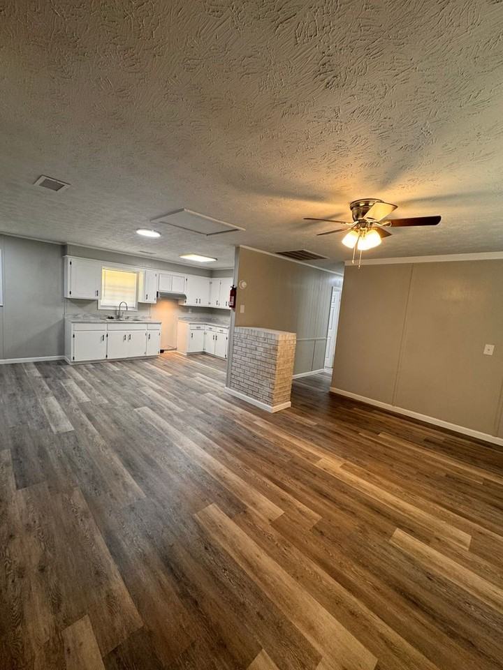 140 Lake Dr - Photo 2 of 18