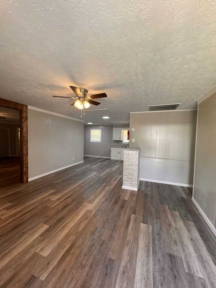 140 Lake Dr - Photo 3 of 18