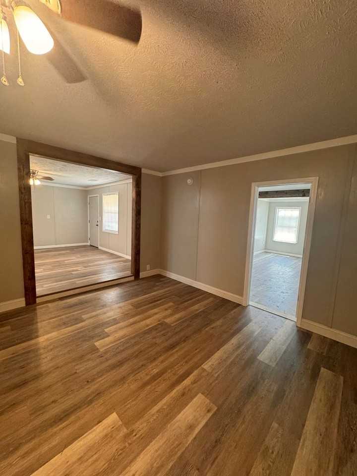140 Lake Dr - Photo 4 of 18