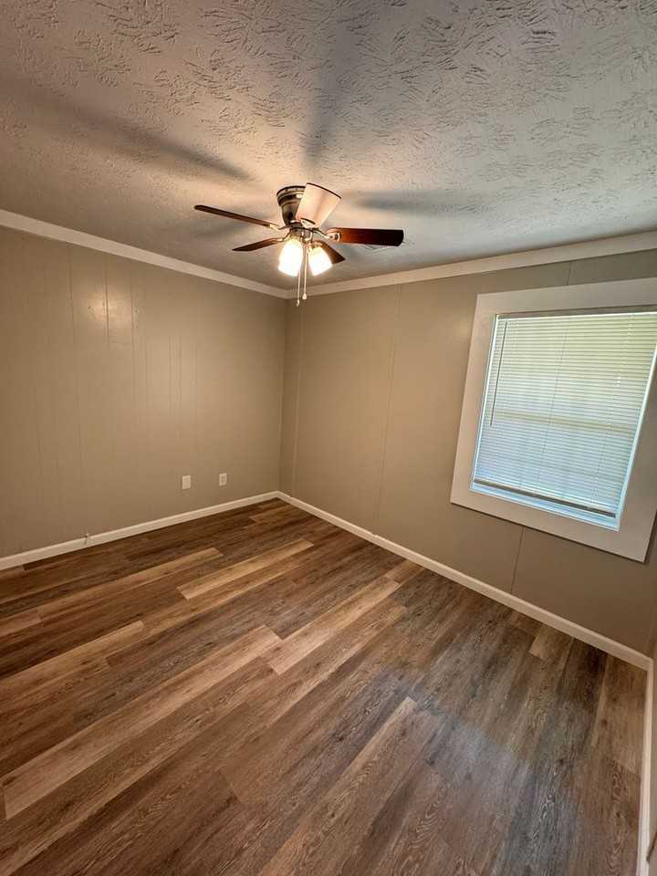 140 Lake Dr - Photo 6 of 18