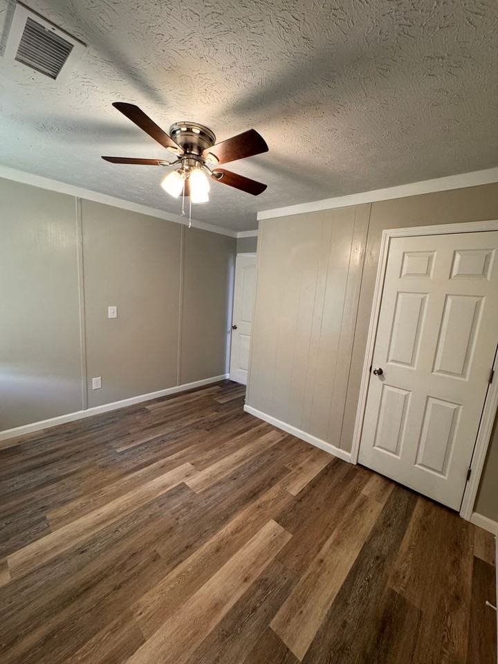 140 Lake Dr - Photo 7 of 18