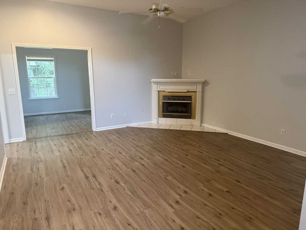 2156 Inverness Pkwy - Photo 2 of 9
