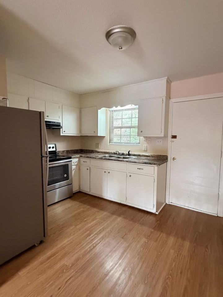 120 Albany St #2 - Photo 5 of 7