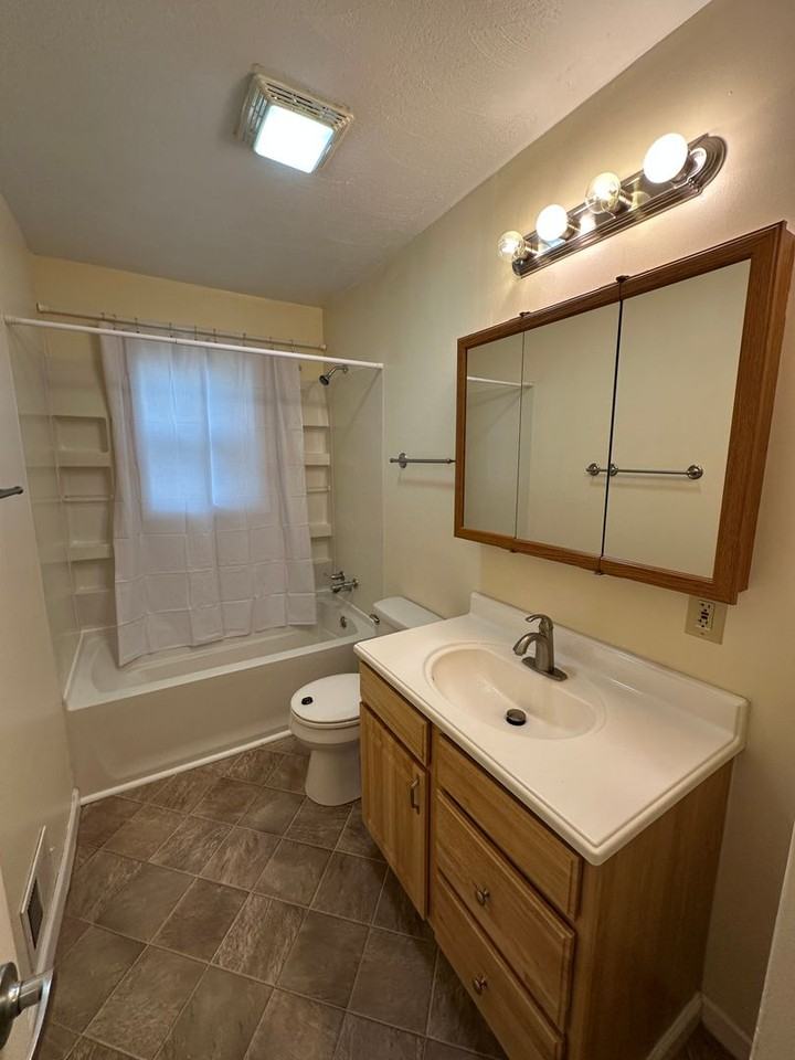 1729 Clark Ave - Photo 6 of 18
