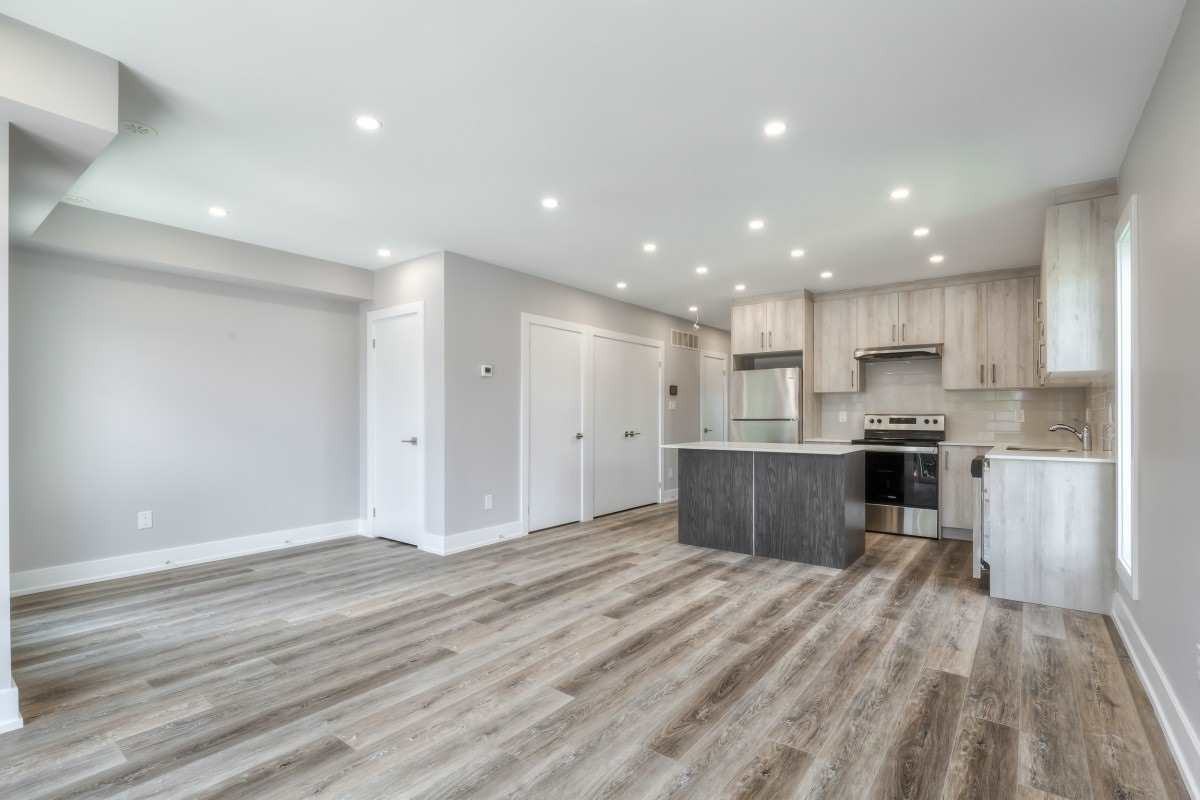 53 Rockcliffe Blvd #3 - Photo 4 of 36