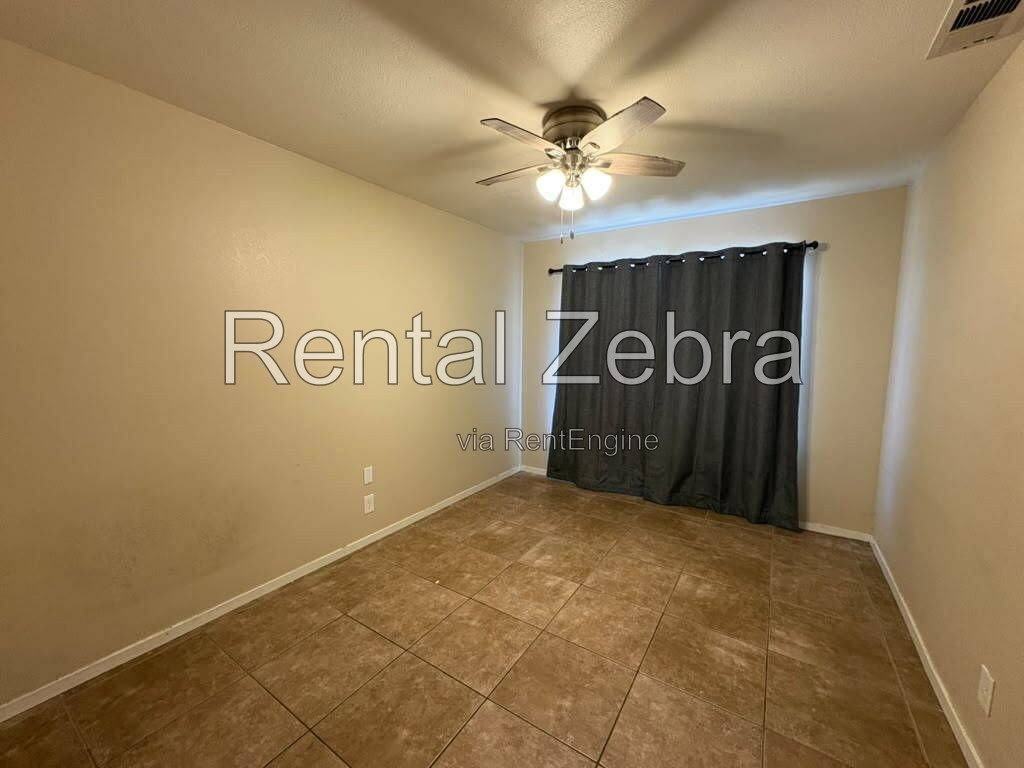 1340 Frankfort Ct - Photo 3 of 10