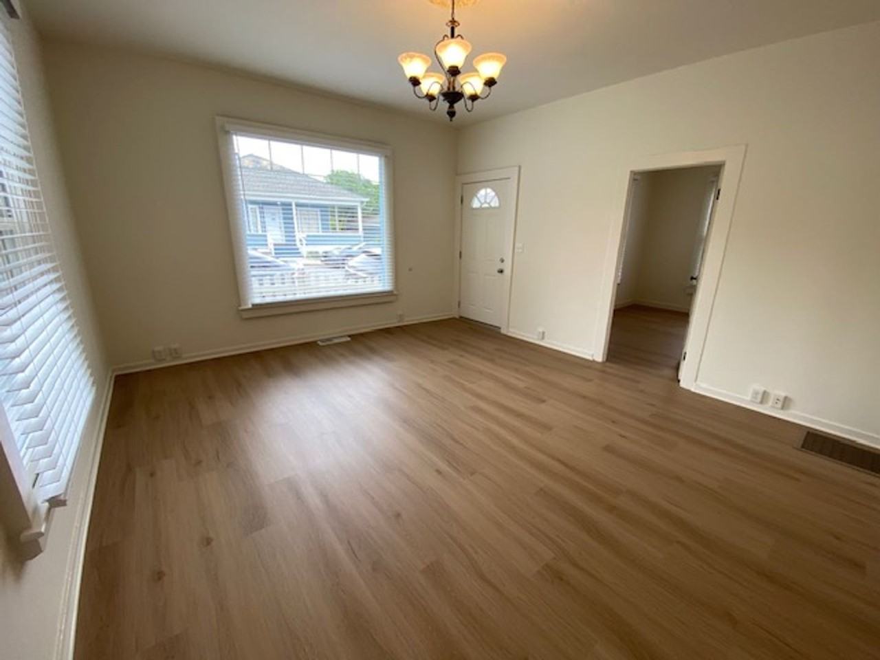 153 Monterey Ave - Photo 4 of 36