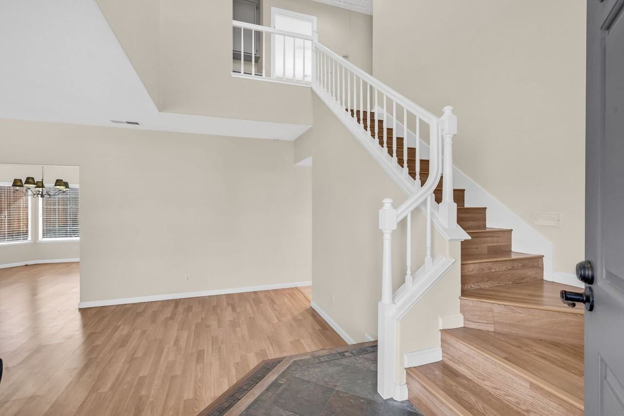 880 Woodsong Ln - Photo 6 of 50