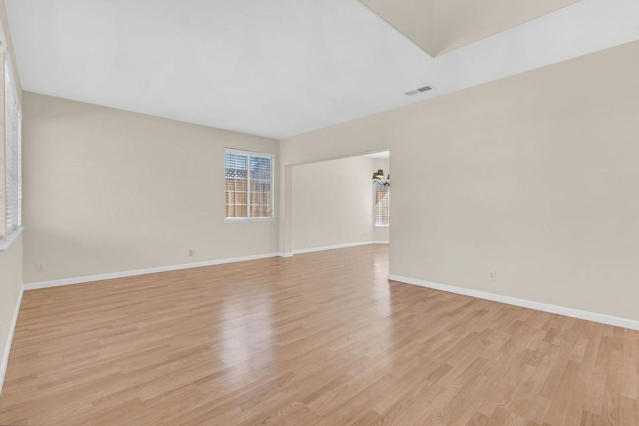 880 Woodsong Ln - Photo 7 of 50