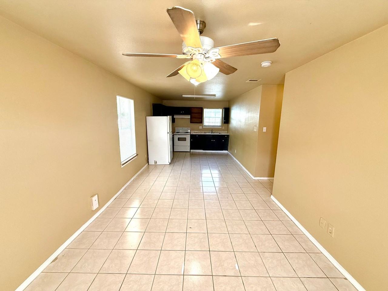424 Amires Pl - Photo 4 of 19