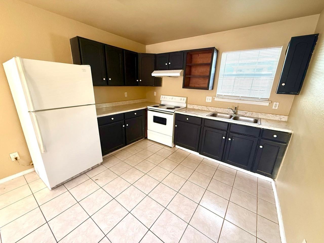 424 Amires Pl - Photo 7 of 19