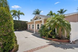 featured image of 375 E 20th St