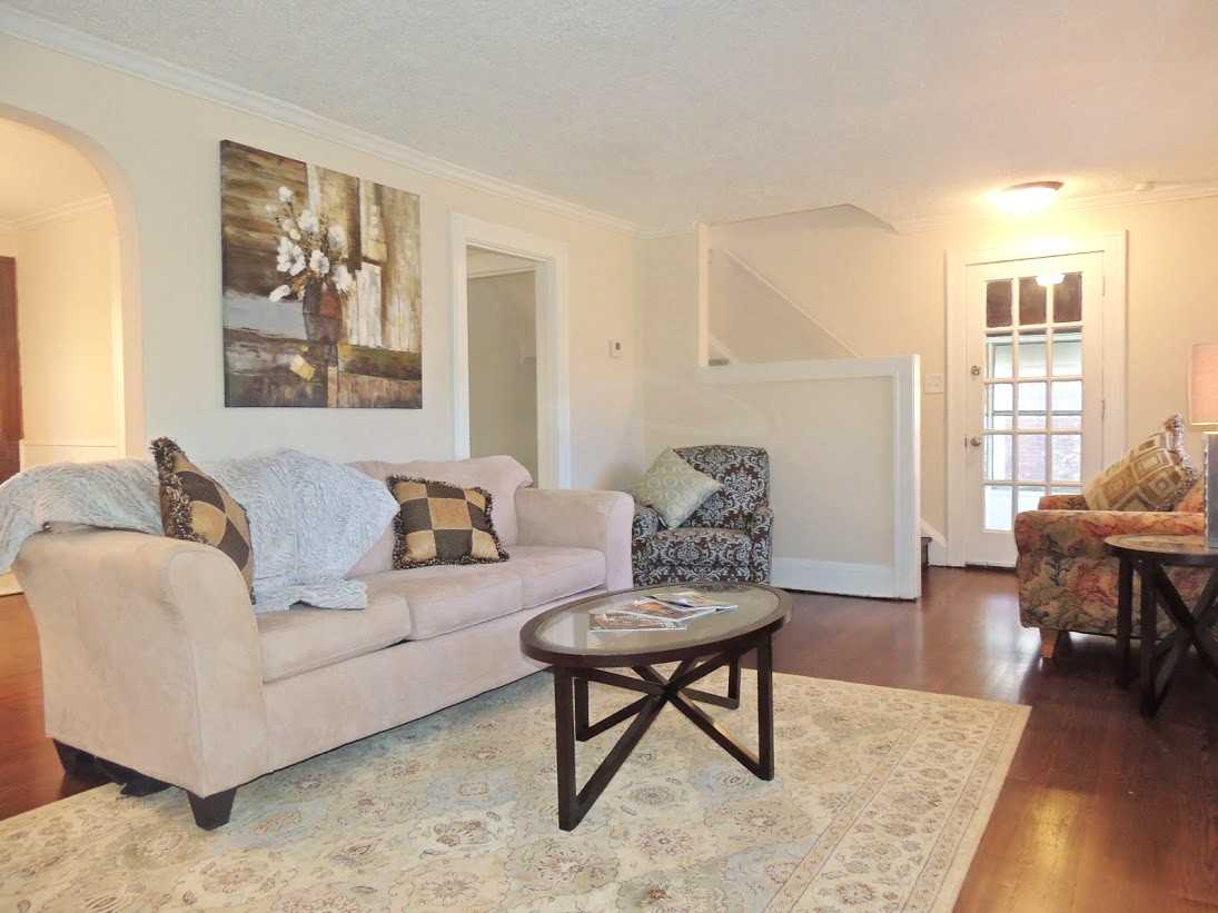 978 Pembrook Rd - Photo 3 of 15