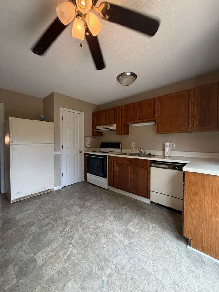 220 Adams Ln - Photo 6 of 19