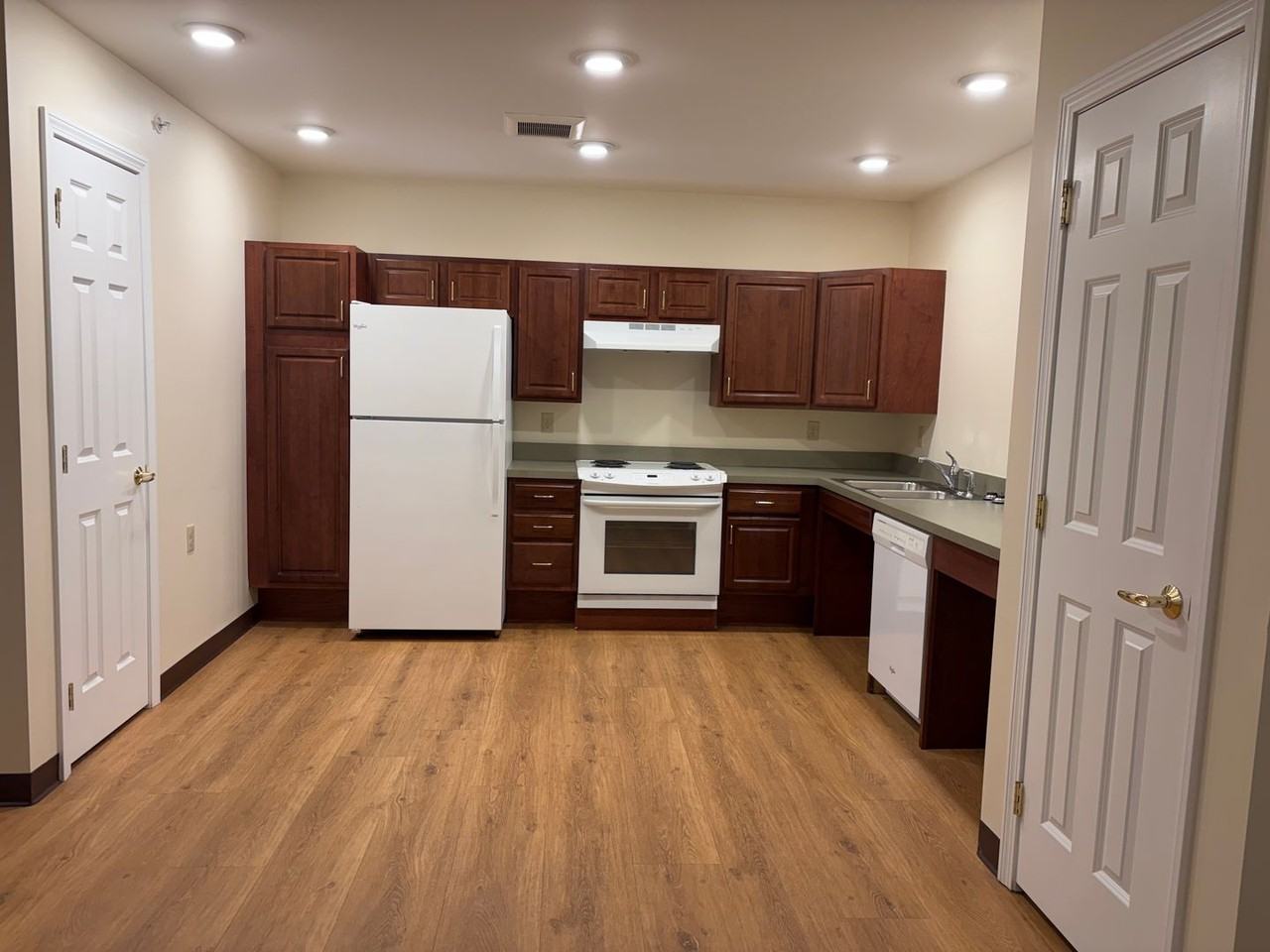 Chandler Place Apartments 62+ - Photo 6 of 10