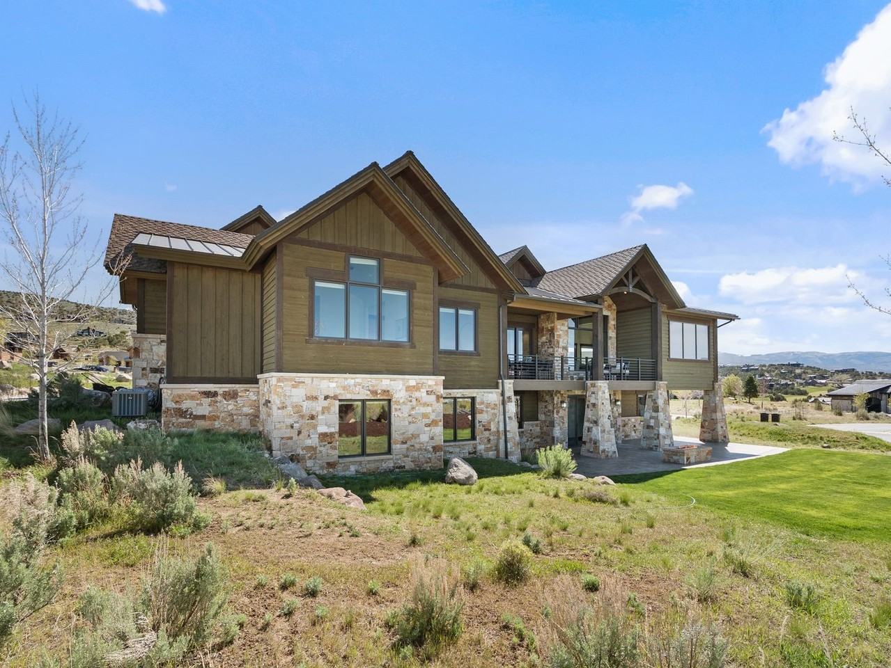 1075 N Oquirrh Mountain Dr - Photo 4 of 44