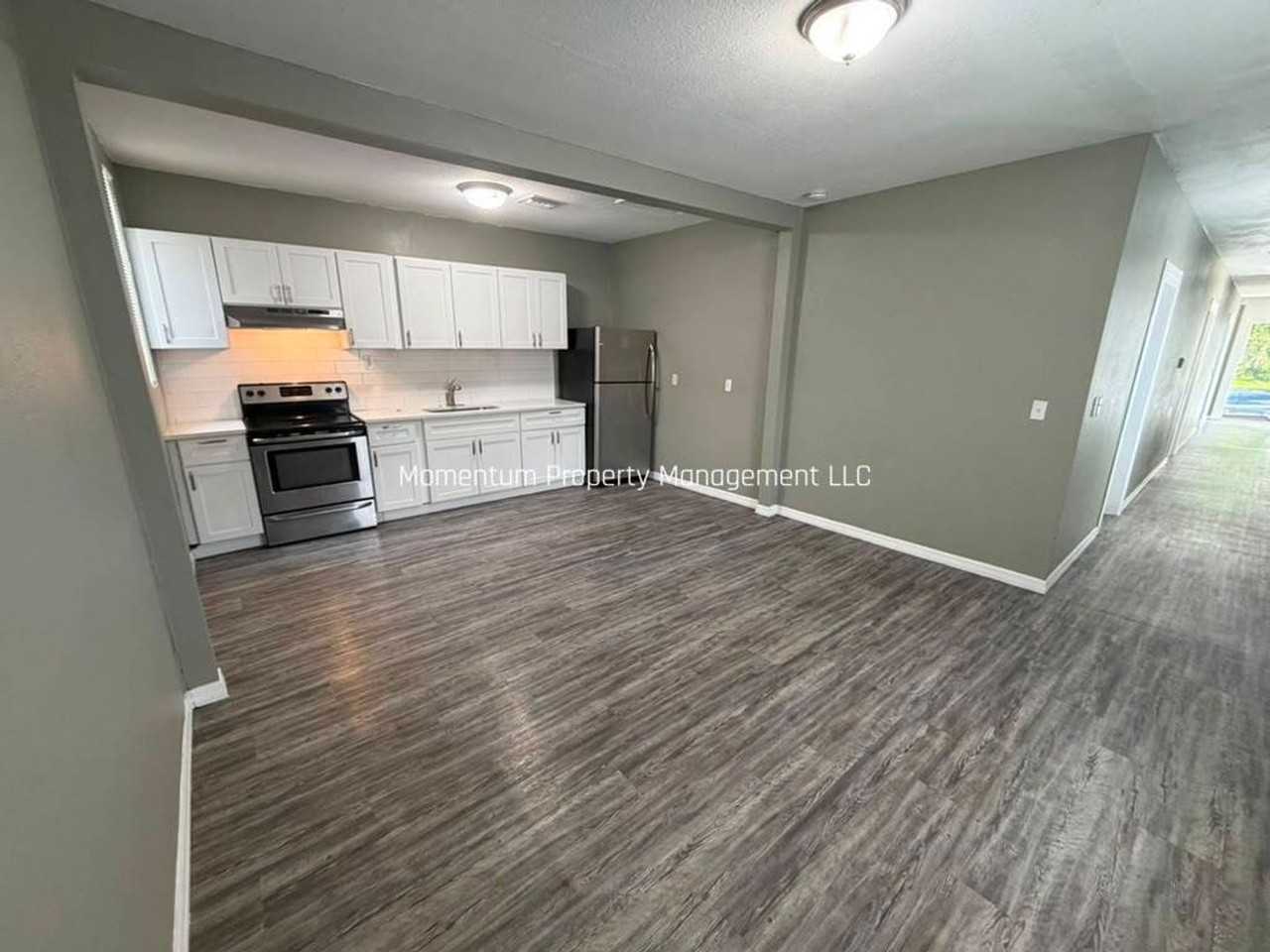 2911 N 17th St - Photo 2 of 11