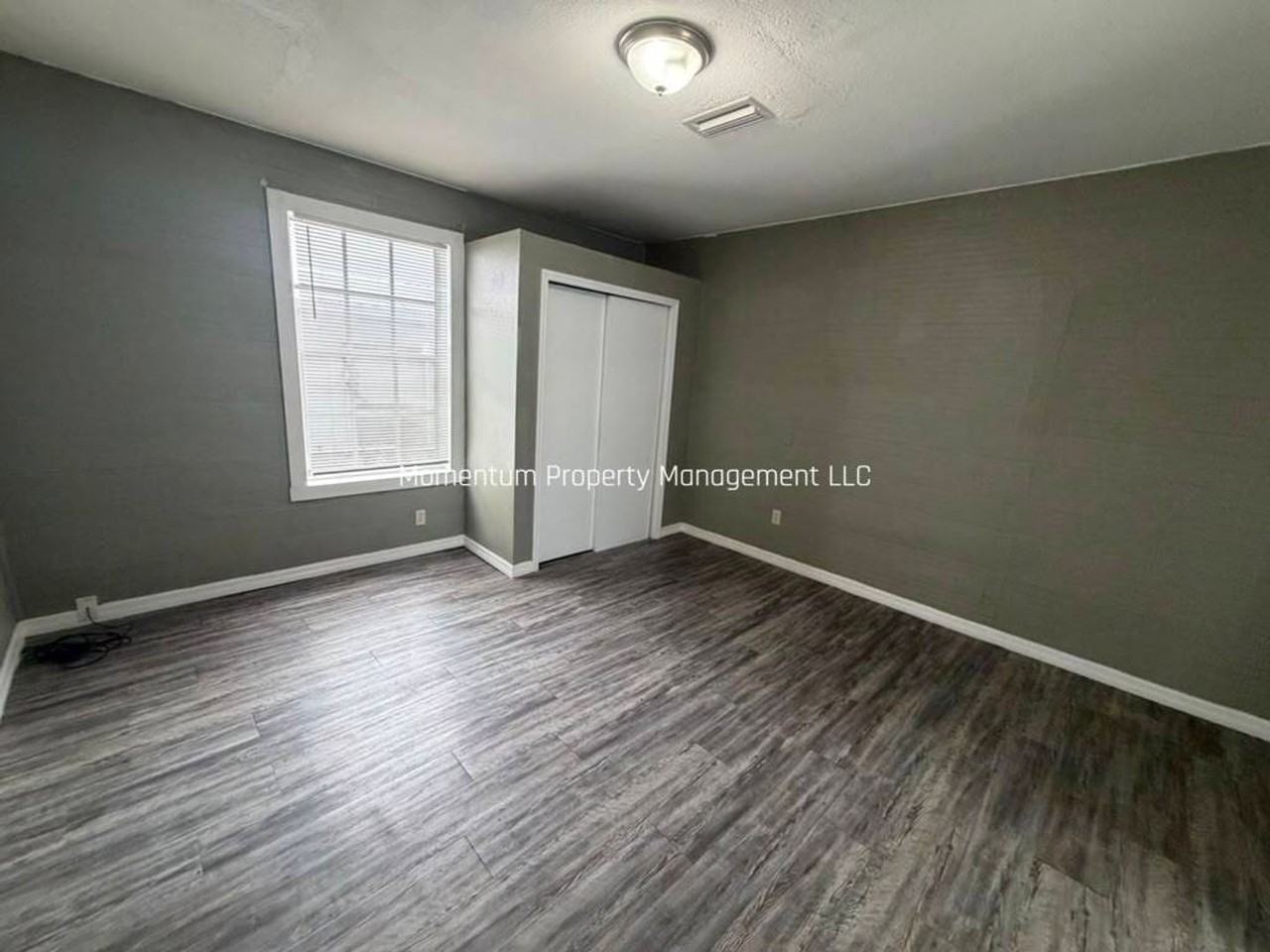 2911 N 17th St - Photo 3 of 11