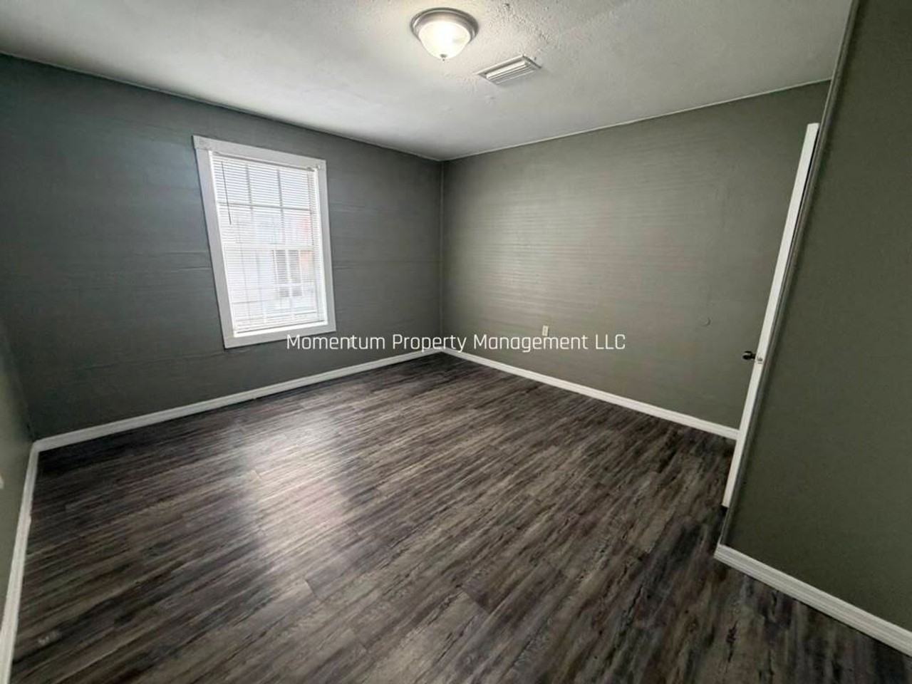 2911 N 17th St - Photo 4 of 11