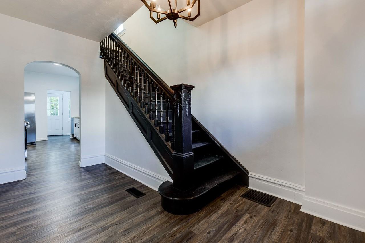 1430 Rockland Ave - Photo 6 of 50