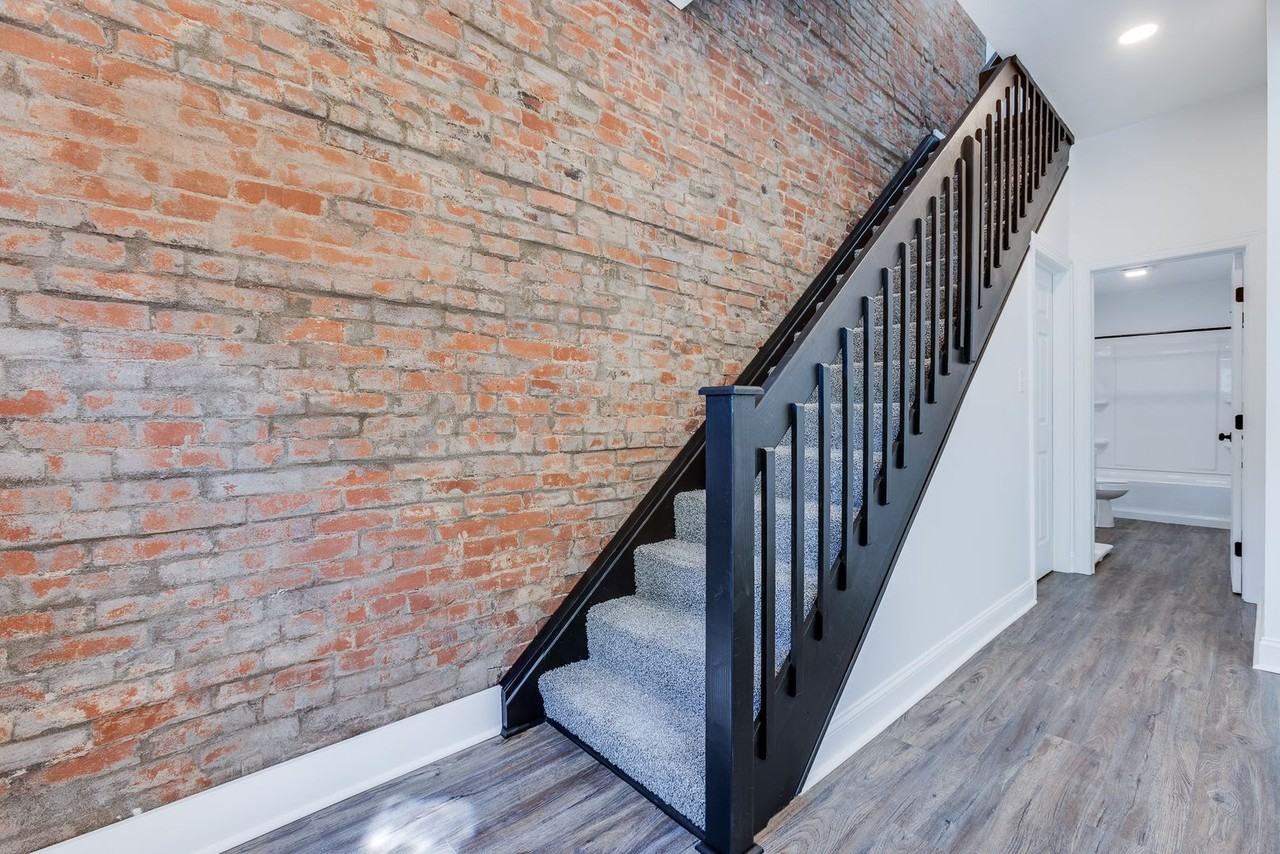 915 Industry St - Photo 4 of 50