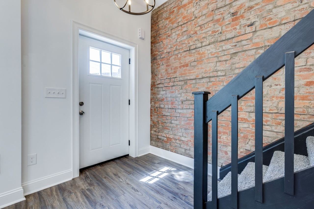 915 Industry St - Photo 5 of 50