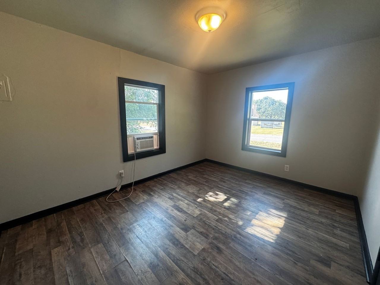 1222 B St Se - Photo 6 of 8