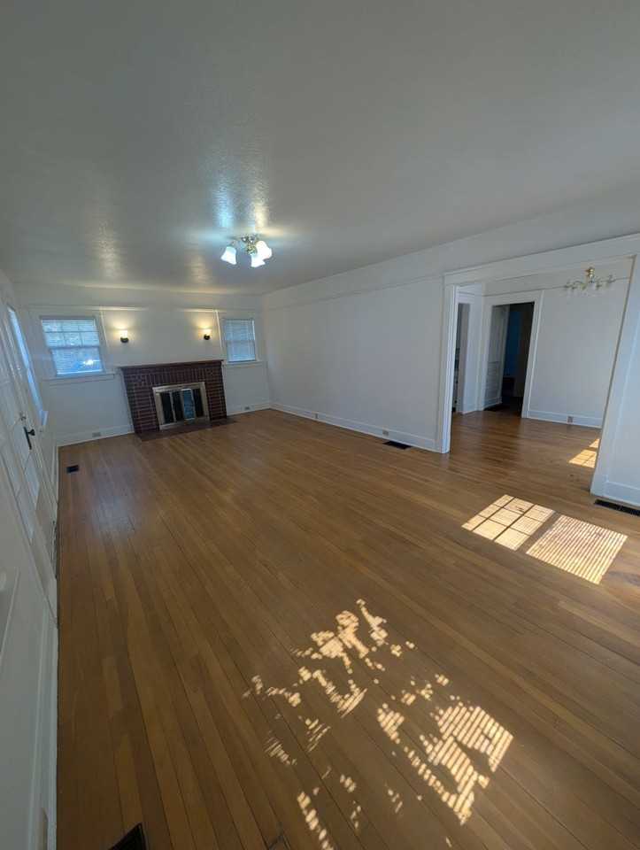 435 N 2nd St - Photo 3 of 11