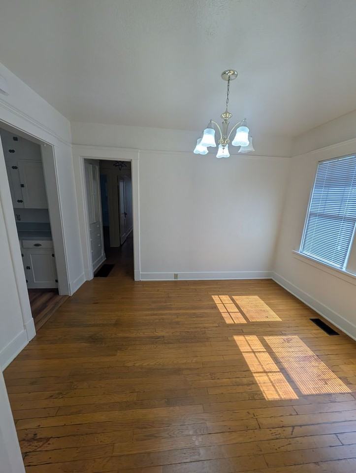 435 N 2nd St - Photo 4 of 11