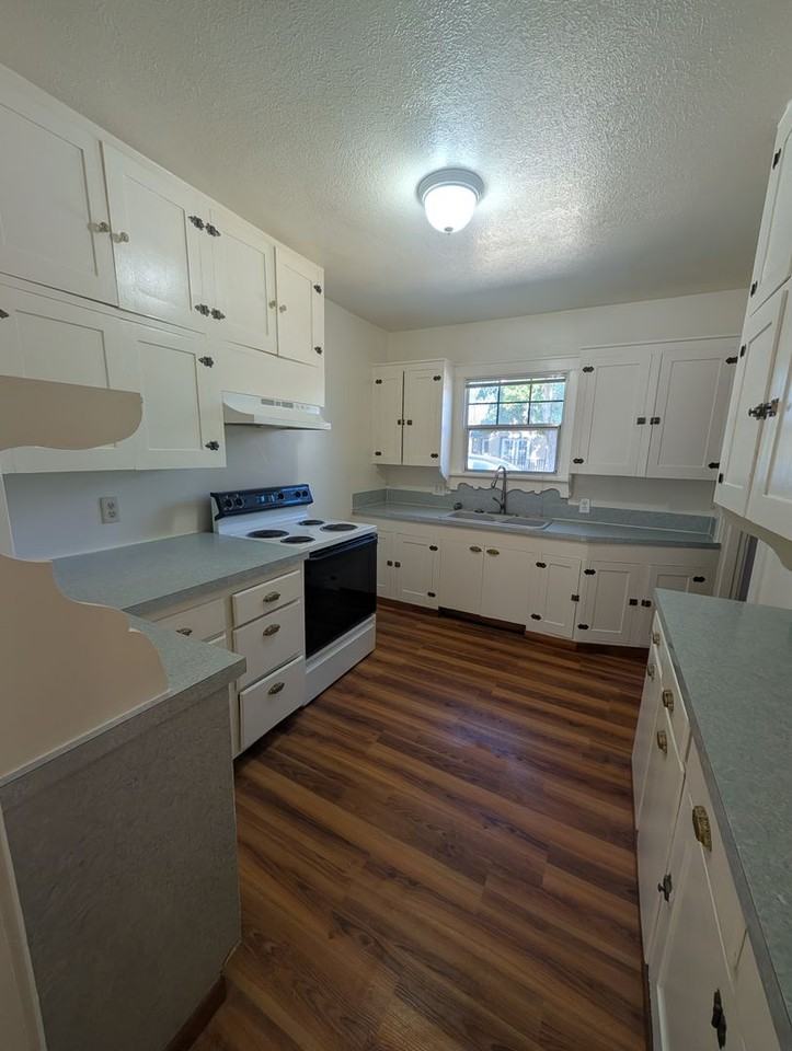 435 N 2nd St - Photo 5 of 11