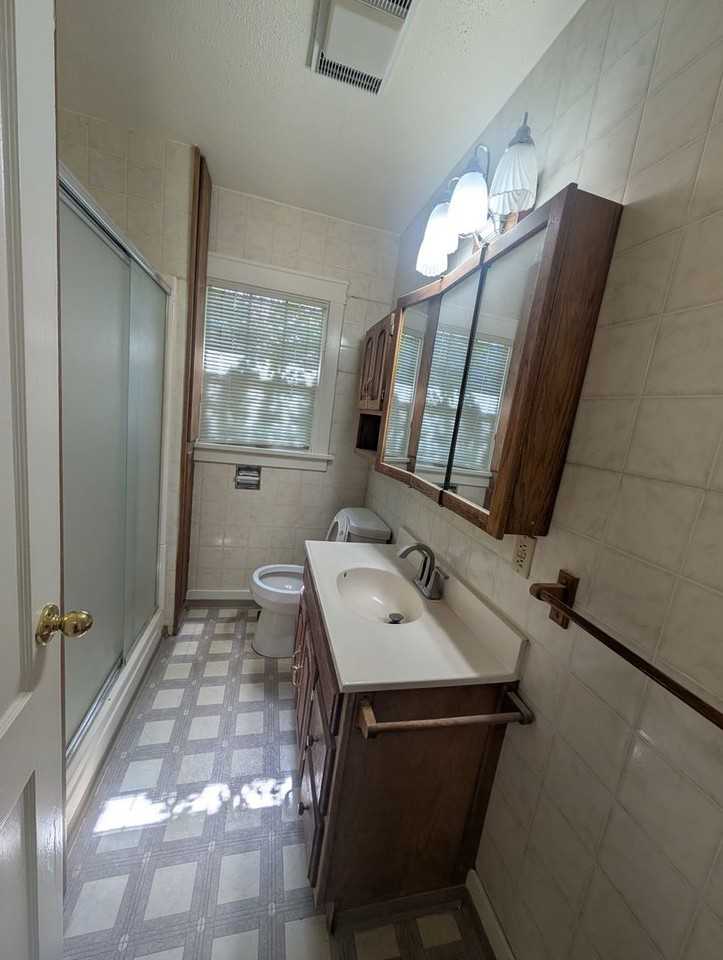 435 N 2nd St - Photo 7 of 11