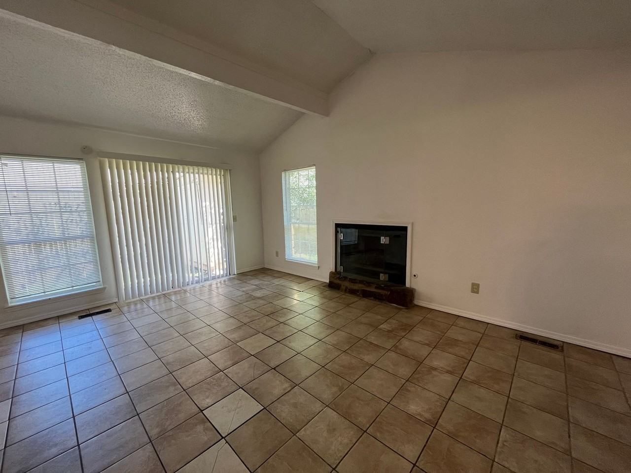 4313 S Maplewood Ave - Photo 2 of 32