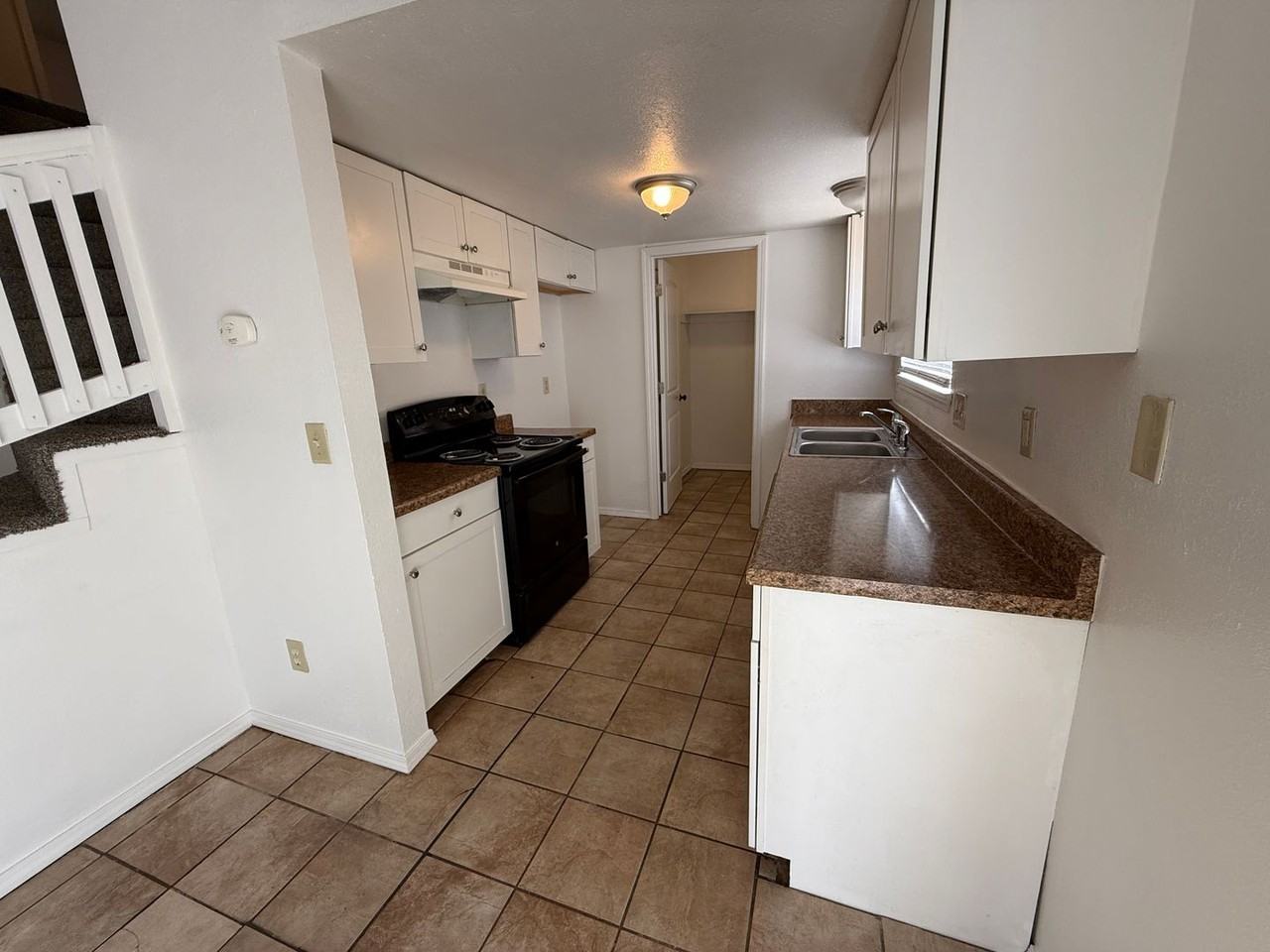 4313 S Maplewood Ave - Photo 6 of 32