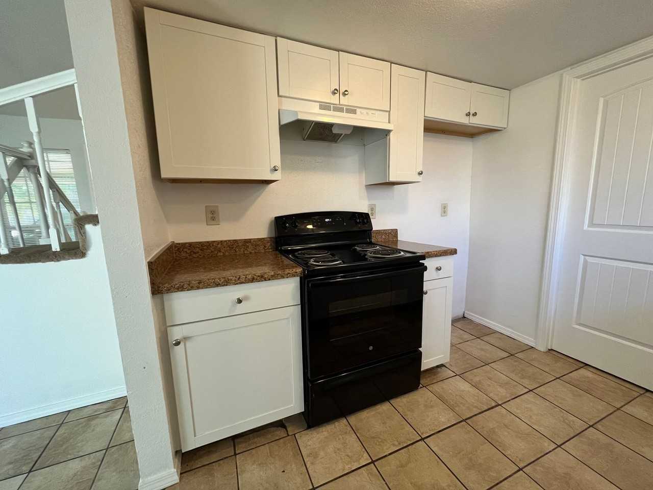 4313 S Maplewood Ave - Photo 7 of 32