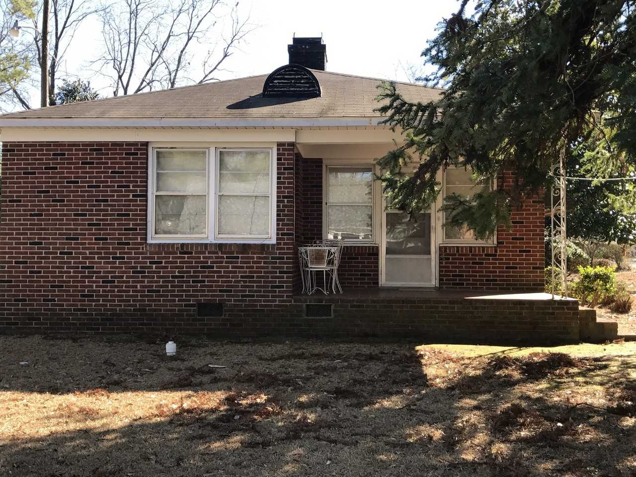 1511 Howard St - Photo 2 of 7