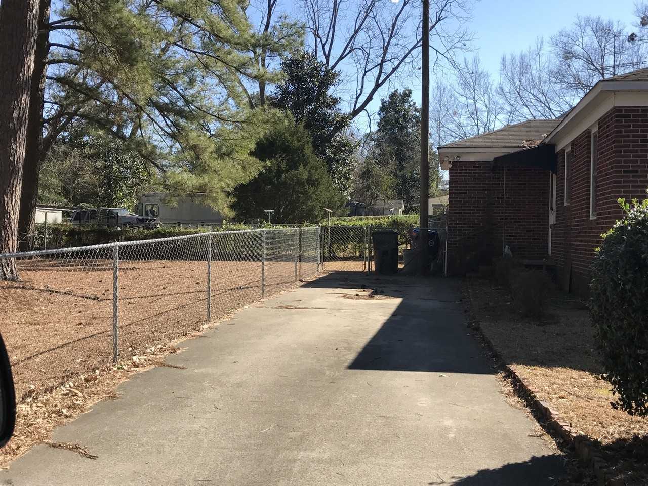 1511 Howard St - Photo 3 of 7