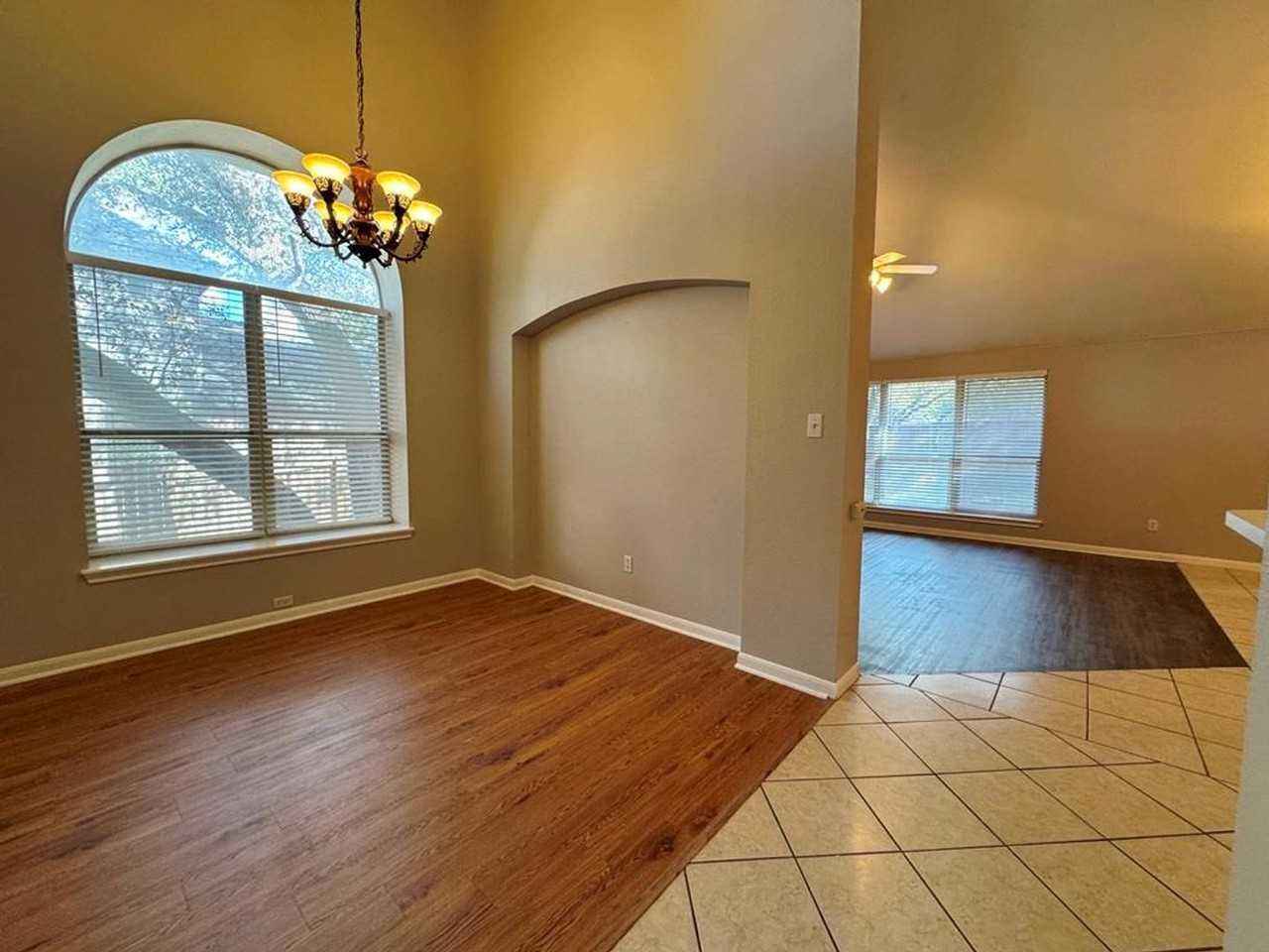 5305 Tamango Way - Photo 6 of 40