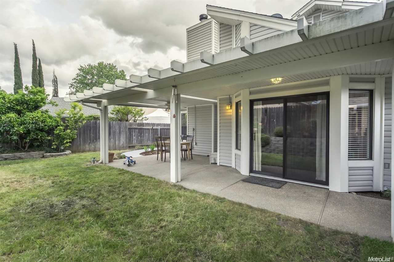 644 Springfield Cir - Photo 2 of 4