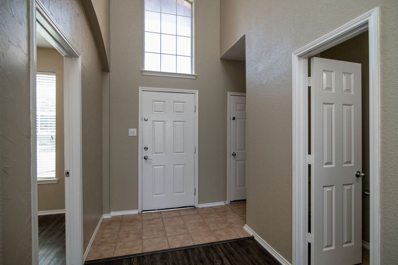 5140 Meandering Creek Ct - Photo 4 of 27
