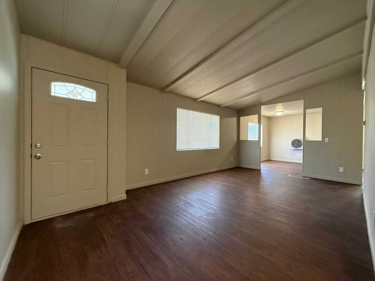 282 Mary St - Photo 4 of 20
