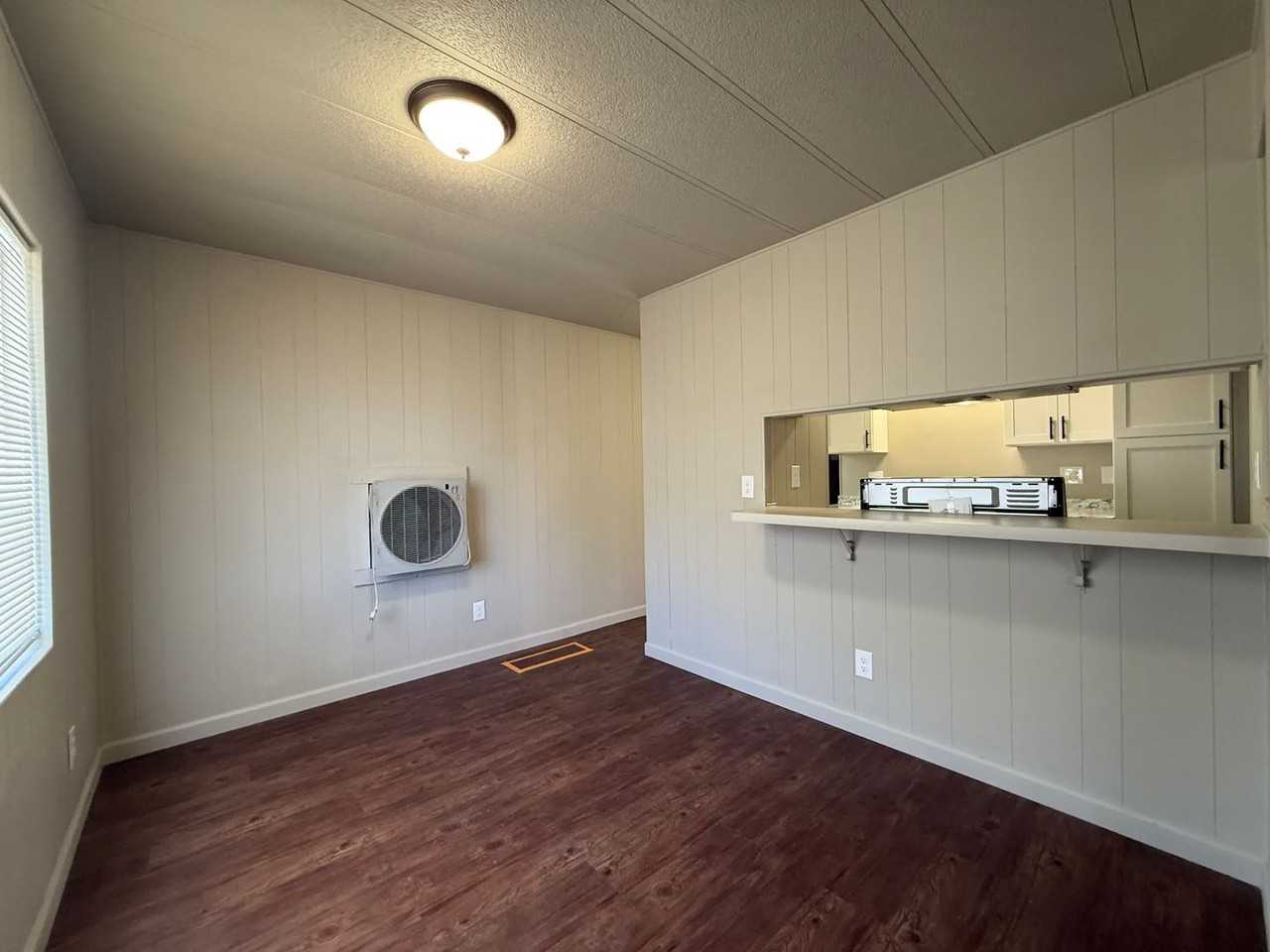 282 Mary St - Photo 5 of 20